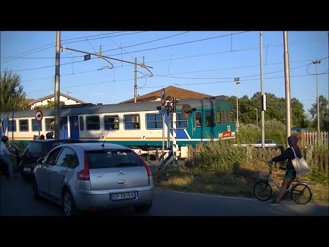 Spoorwegovergang Lucca (I) // Railroad crossing // Passaggio a livello