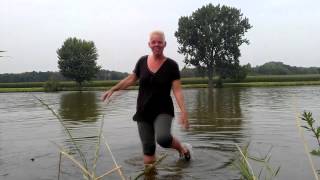 preview picture of video 'In The River Dance, River Maas, City Linden'