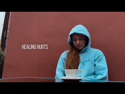 BLÜ EYES - healing hurts (Official Lyric Video)