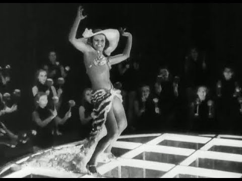 Haben Sie den neuen Hut von Fräulein Molly schon geseh'n?