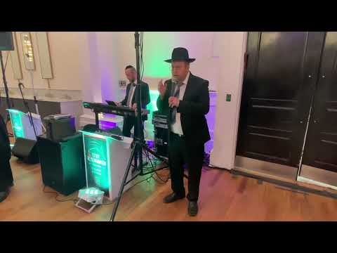 Sruly Hollander performing כי לה' המלוכה