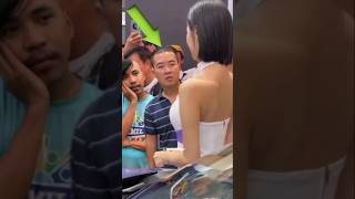 Download lagu Chinese man visits car exhibition only to admire the models, not the cars! mp3