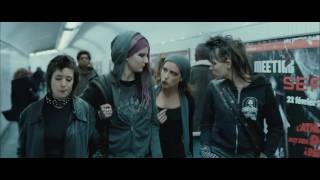 [問片] 一部女主邊走邊換裝躲避敵人