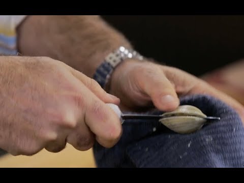 Andrew Zimmern Cooks: How To Shuck Clams