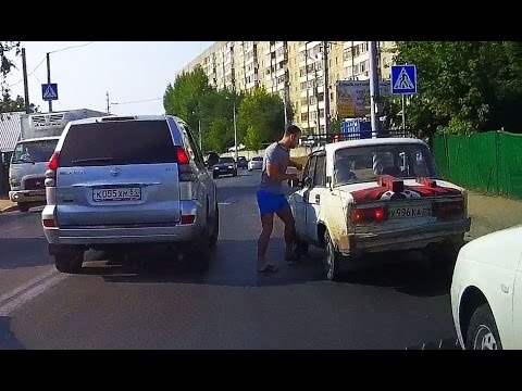 Подрезает на машине кадр регистратора. Подрезал на дороге. Фото подрезают на дороге. Подрезал машину. Случайно подрезал.