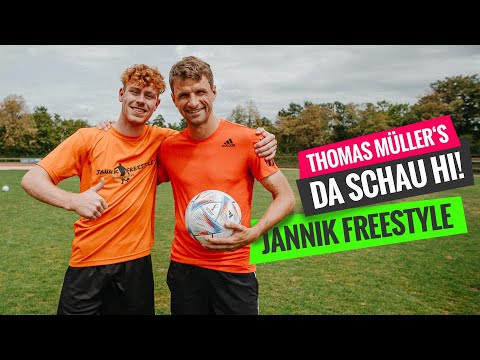 Thomas Müller trifft Jannik Freestyle – Fußballtricks bei DA SCHAU HI