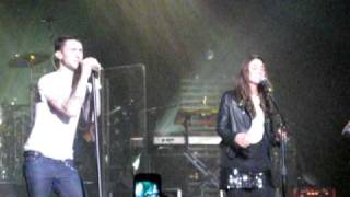 Maroon 5 feat. Sara Bareilles - Out of Goodbyes live in Paris