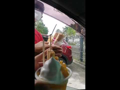 Lutfi nak rasa aiskrim King Keju.. sedappp 🍦🍯🥭🧀