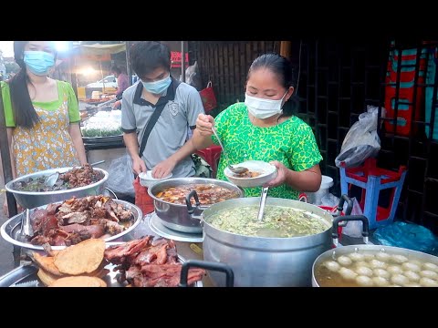 Street Food Market for Dinner at Samaki Market in Phnom Penh