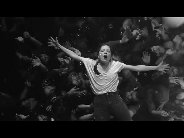 Video zu 'Hasta La Raiz' ansehen Video zu 'Hasta La Raiz' ansehen