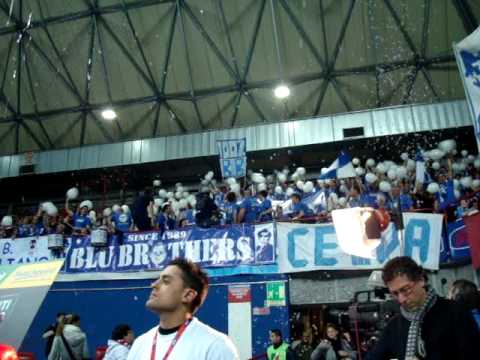FINALE COPPA ITALIA 2010 DI VOLLEY TRENTO-CUNEO: IL TIFO DI CUNEO