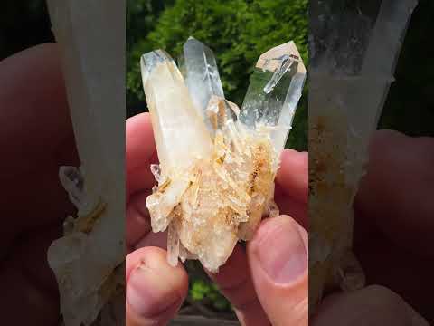 💎 K MÁNÍ/AVAILABLE Křišťálová drúza - Peñas Blancas, Kolumbie www.esmeraldas.cz #křišťál #quartz