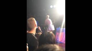 Betty Who, &quot;Glory Days&quot; (Boston, MA, 10/10/14)