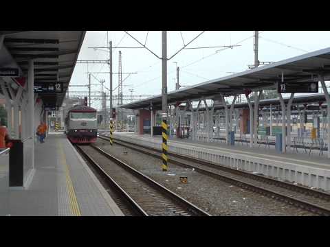 EJ 460.075/076 jako vlak Os 3821 | ze stanice Olomouc vysunuje 749.107-9