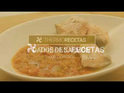 Dados de salmón al vapor con piperrada