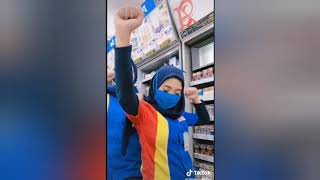 Download lagu Tiktok jilbab indomart vs alfamart cantik mp3