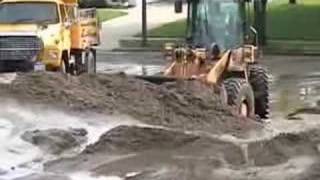 preview picture of video 'New Ulm,MN Mudslide on Oak St.   August 1st 2006'