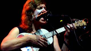 tUnE YarDs @  Paris Olympia 2011~ Es So and Powa