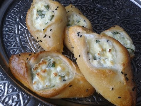 Peynirli pide (Turkse kaasbootjes)