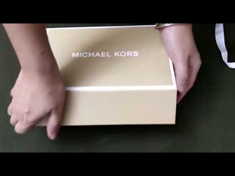 Unboxing MK Wallet | Yen C.