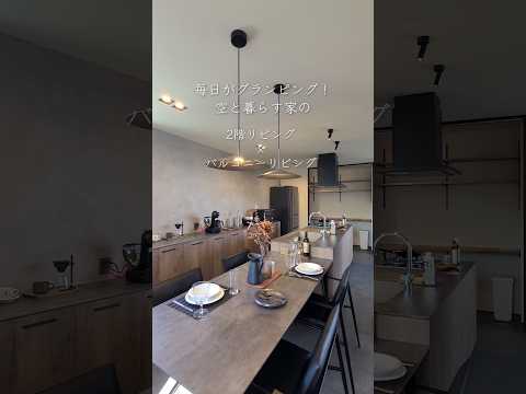 ポーチ、テラス、またはベランダのある家の外観デザイン  庭園