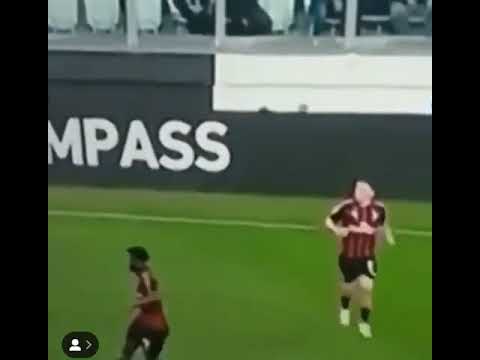 Caduta di mandzukic dietro i cartelloni pubblicitari (Juve-Milan)