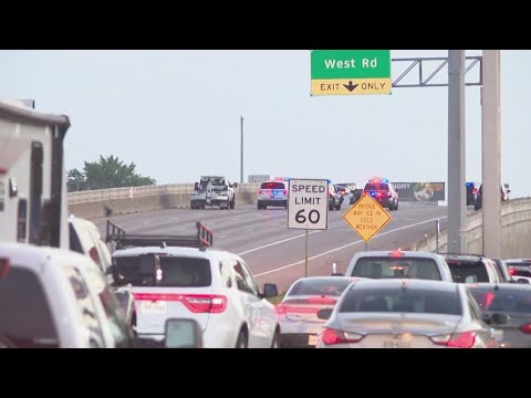 Deadly crash shuts down I-45 headed north at SH-249