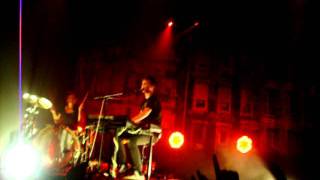 matt and kim red paint
