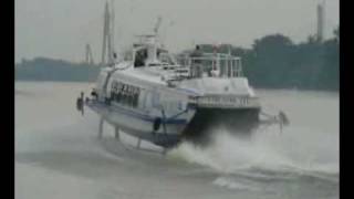 preview picture of video 'Hydrofoils on Danube, Hungary'