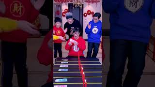 Blowing candle challenge! Let's play on New Year's Day!