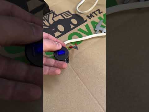 Адаптер USB/PD-разъем QC3.0 С LED вольтметром и проводкой, пылезащитный чехол (С кнопкой вкл/вольметра) - фото 1 - id-p2028679204