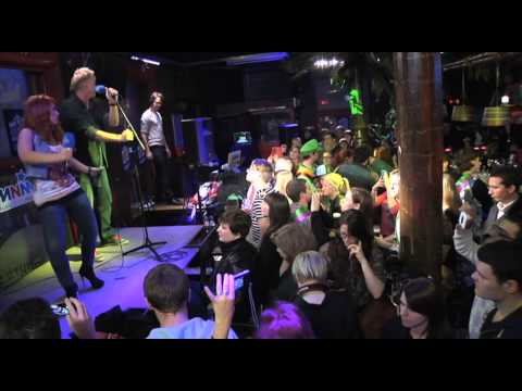 MNM 90's & 00's Café: 2 Fabiola - I'm on fire