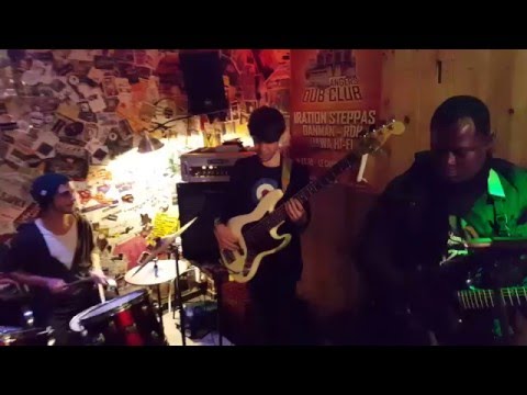 Le Groupe Anga Tafè , Sekou Bah et Moussa Bamba - Scène Ouverte Boeuf O'Jac . Angers, Décembre 2015.