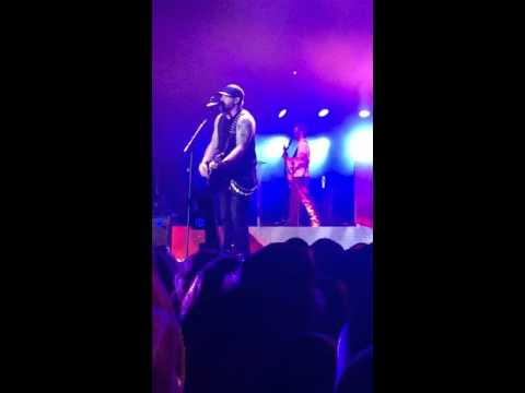 Brantley Gilbert-04.15.16-Knoxville, Tennessee-Hell Of An Amen