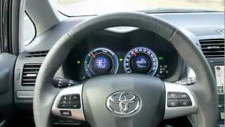 preview picture of video 'HD film. Toyota Full Hybrid Auris dashboard zuinig rijden. Low fuel consumption Hybrid drive.'