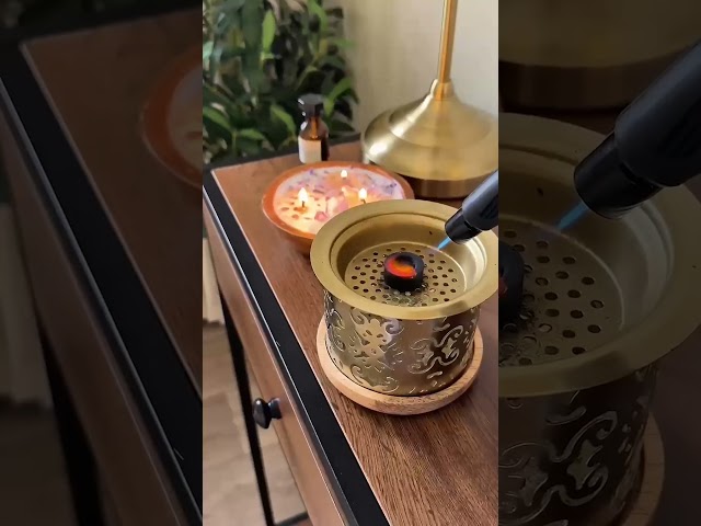 مفرش دريمي بلون كريمي مع ديكور الغرفة