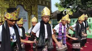Download lagu Tari Madura Kreasi 'TANDUK MAJENG (Ole Olang)'  - Kelas 1A mp3