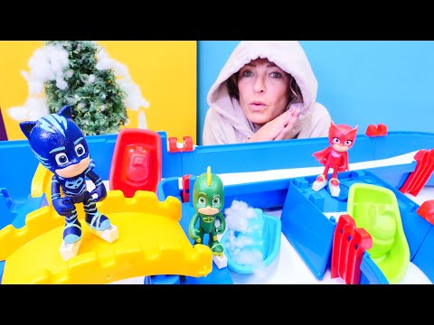 Spielspaß mit Nicole und PJ Masks - Die Pyjamahelden wollen Schlittschuhlaufen - Video für Kinder