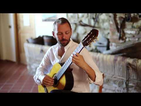 Luca Isolani plays "Reginella" on a Paolo Coriani guitar
