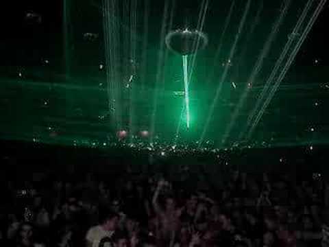 X-qlusive Showtek - Shout Out