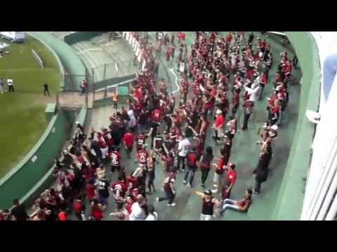 OS FANÁTICOS CHEGANDO NO ATLETIBA