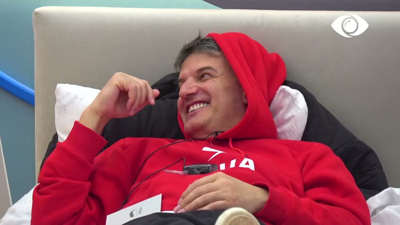 Ermiona: Ç’do bëja po të mos të kisha këtu? Bledi: Do të ta pinin lëngun