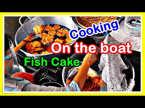 Cooking on the boat | Floating Market near Bangkok | Klong Lat mayom Floating Market