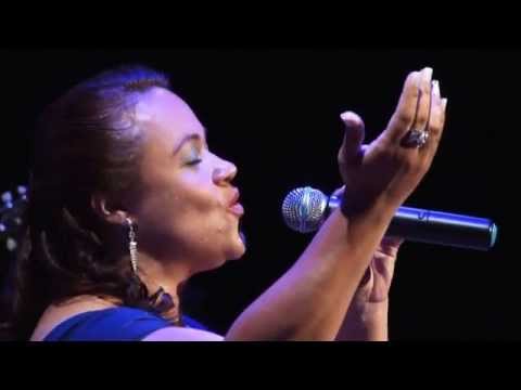 BIDELLATI-C.E.M- Renata Lopes "A Tua Glória Faz" (Fernanda Brum) - Recital Religioso 2013