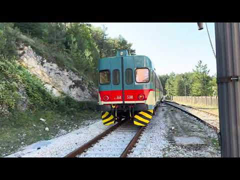 Aln 668 3319 e 3308 in livrea originale in partenza da Campo di Giove sulla transiberiana d'Italia