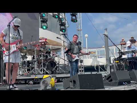 LONELY ROBOT Performs LONELY ROBOT After Band Member Introductions on CTTE 2024 Pool Stage 3/11/2024