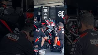 Download lagu GEREBEK PADDOCK TIM APRILIA RACING DI MANDALIKA, ADA GARAM! #motogpmandalika #motofunindonesia mp3