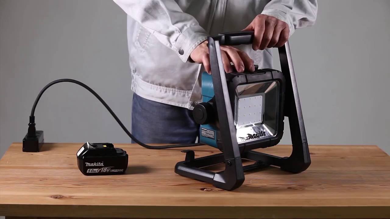 Lampe de chantier mixte sur batterie ou secteur