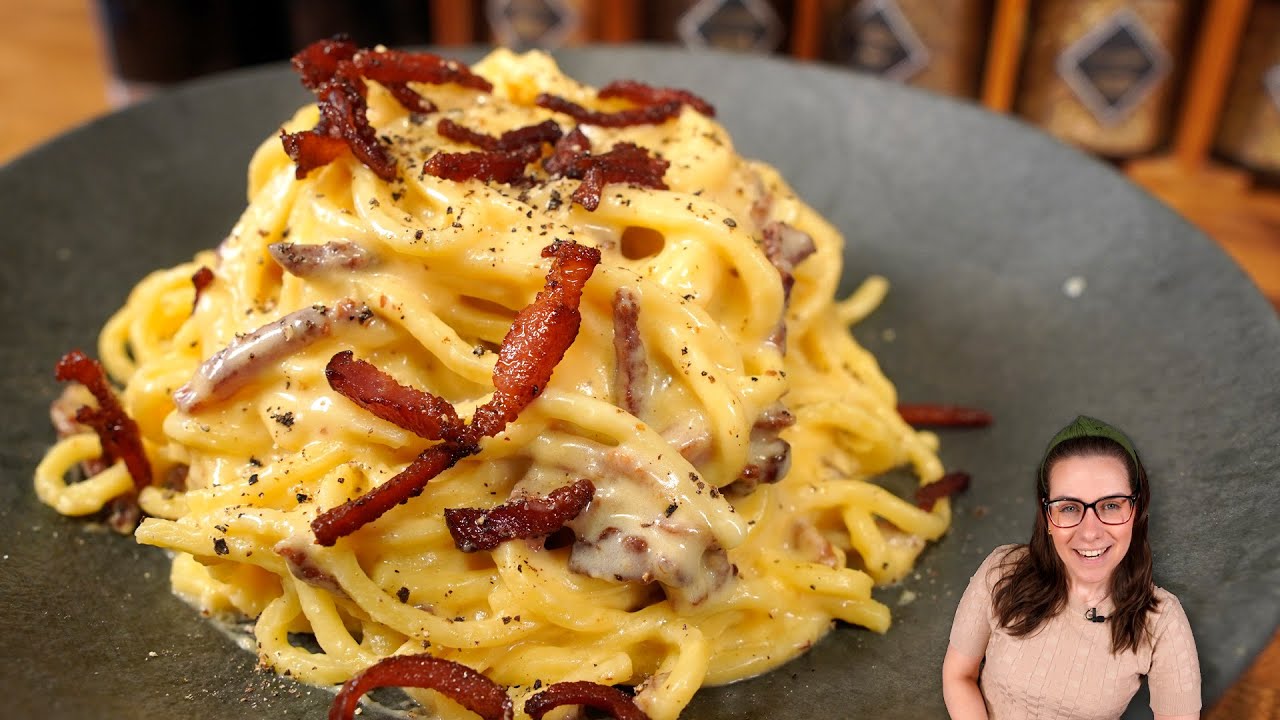 Clássico Italiano perfeito! Macarrão à carbonara super cremoso!