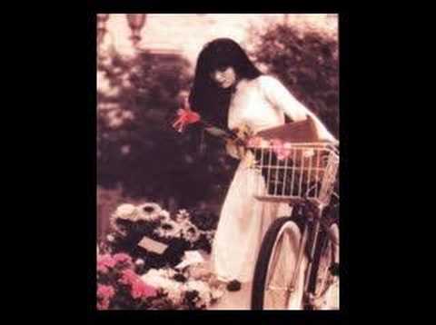 Thể hiện bởi Mai Hương